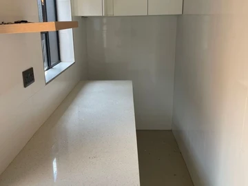 4 Bedroom Flat & Apartment