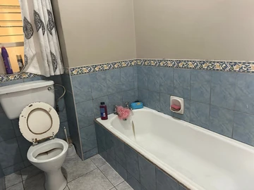 2 Bedroom Flat & Apartment
