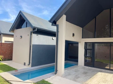 4 Bedroom Flat & Apartment