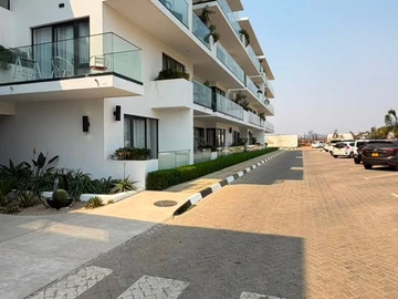 2 Bedroom Flat & Apartment