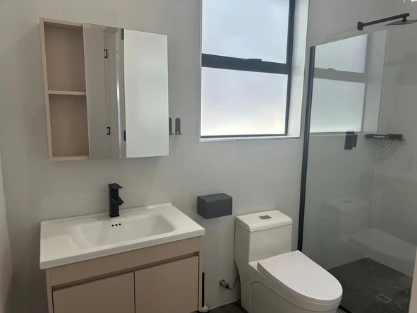 2 Bedroom Flat & Apartment