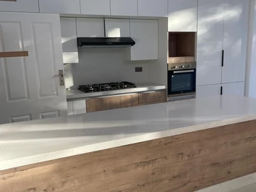 4 Bedroom Flat & Apartment