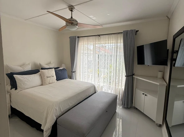 3 Bedroom Flat & Apartment