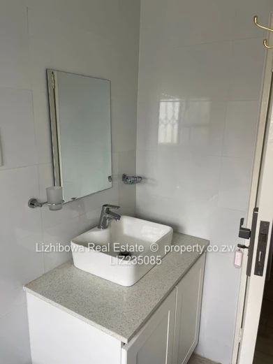 Avondale West Apartment