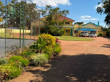 6 Bedroom House