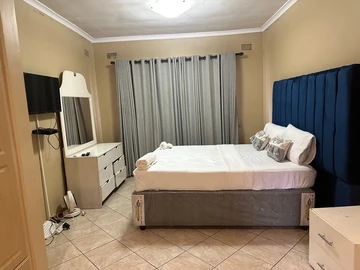 3 Bedroom Flat & Apartment