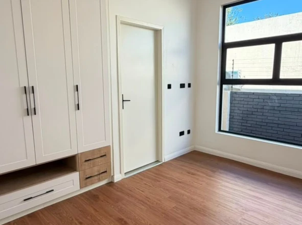 4 Bedroom Garden Flat