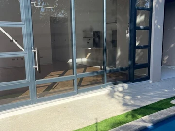 4 Bedroom Flat & Apartment