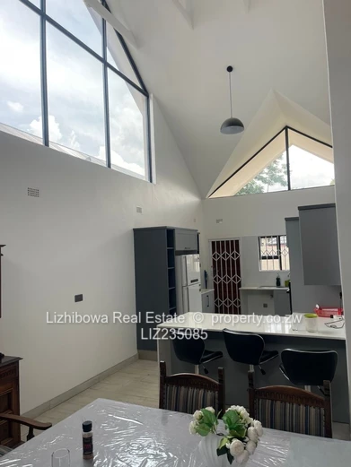 Avondale West Apartment