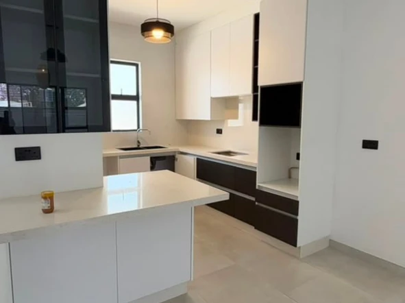 3 Bedroom Flat & Apartment