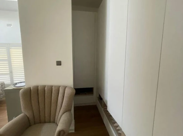 4 Bedroom Flat & Apartment