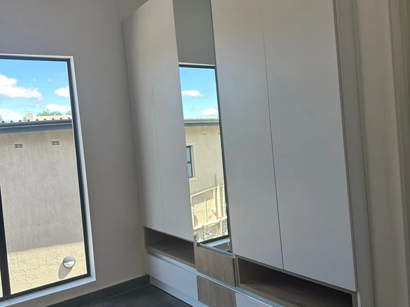 2 Bedroom Flat & Apartment