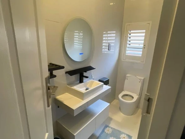4 Bedroom Flat & Apartment