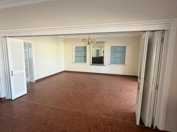 6 Bedroom House